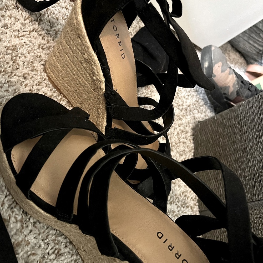 Used like new only worn twice. Size 8WW Torrid wedges